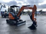 2026 Hitachi ZX30U-5N (ROPS) Thumb, coupler, dig bucket - Image 3