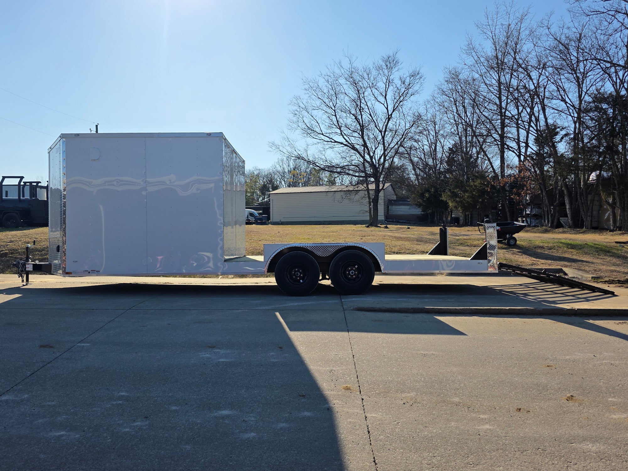 8.5 X 22 Hybrid Enclosed Trailer With 30amp Electric Package (2) 5,200lb Axles - Image 6