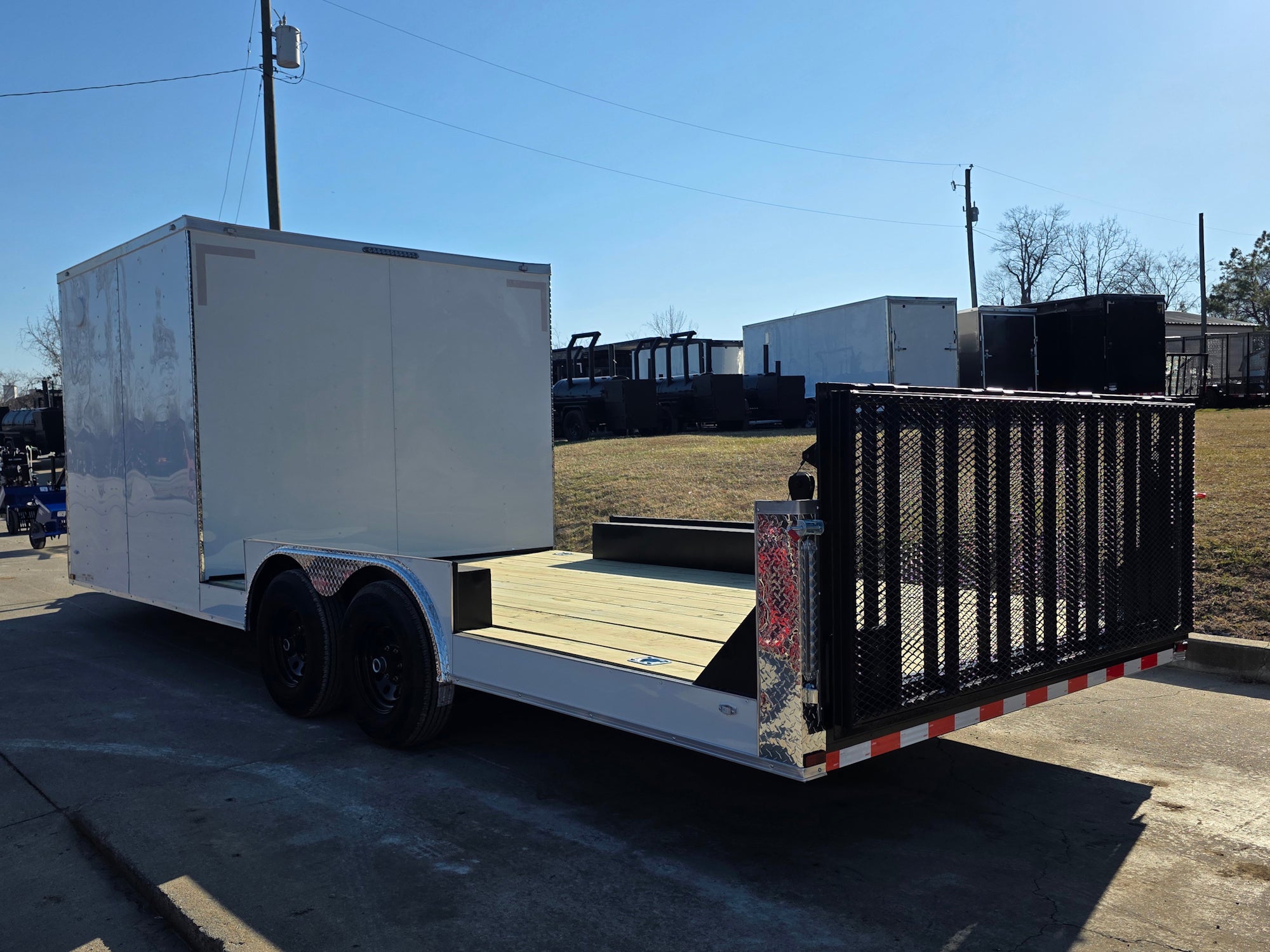 8.5 X 22 Hybrid Enclosed Trailer With 30amp Electric Package (2) 5,200lb Axles - Image 8
