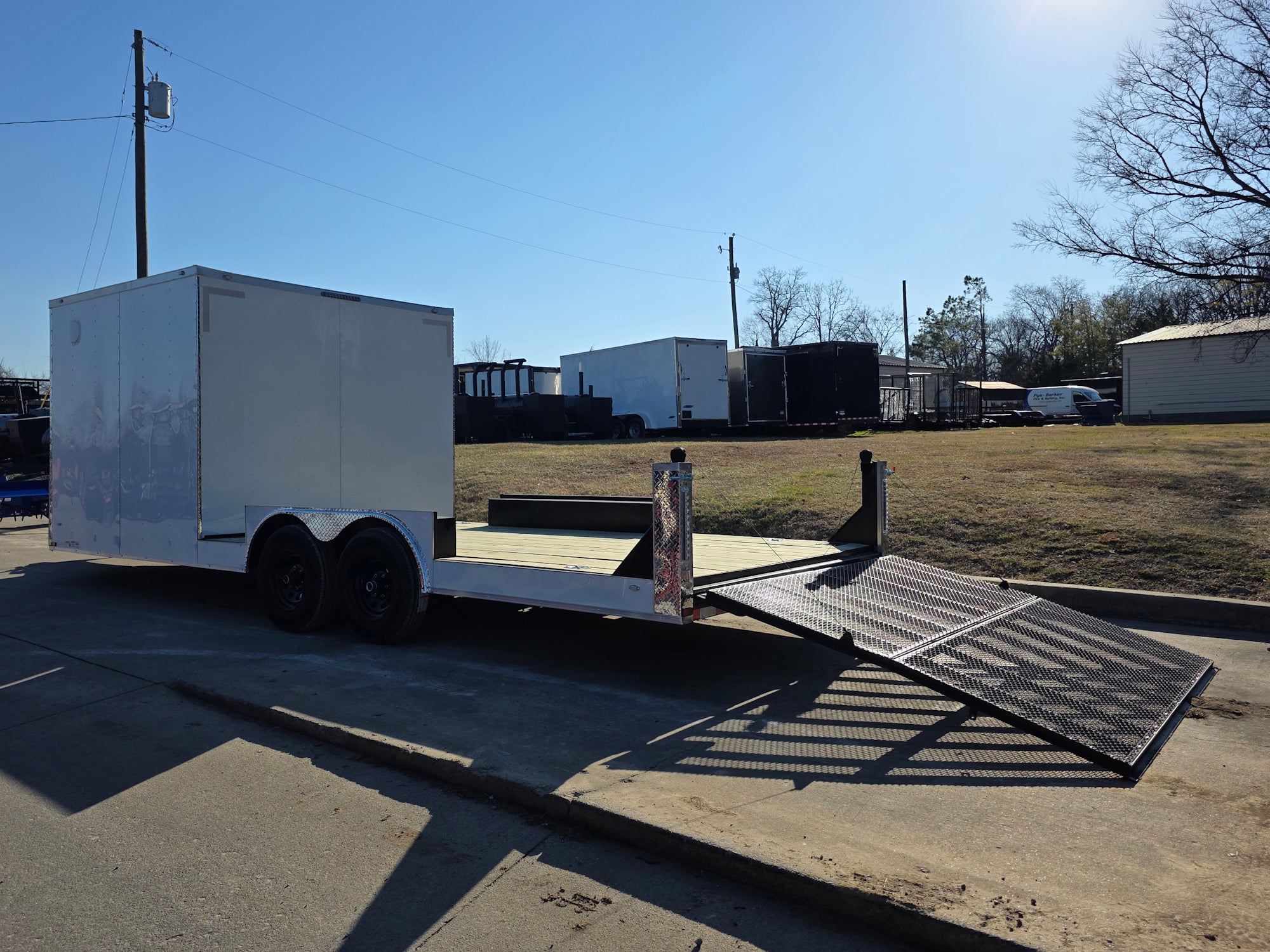 8.5 X 22 Hybrid Enclosed Trailer With 30amp Electric Package (2) 5,200lb Axles - Image 9